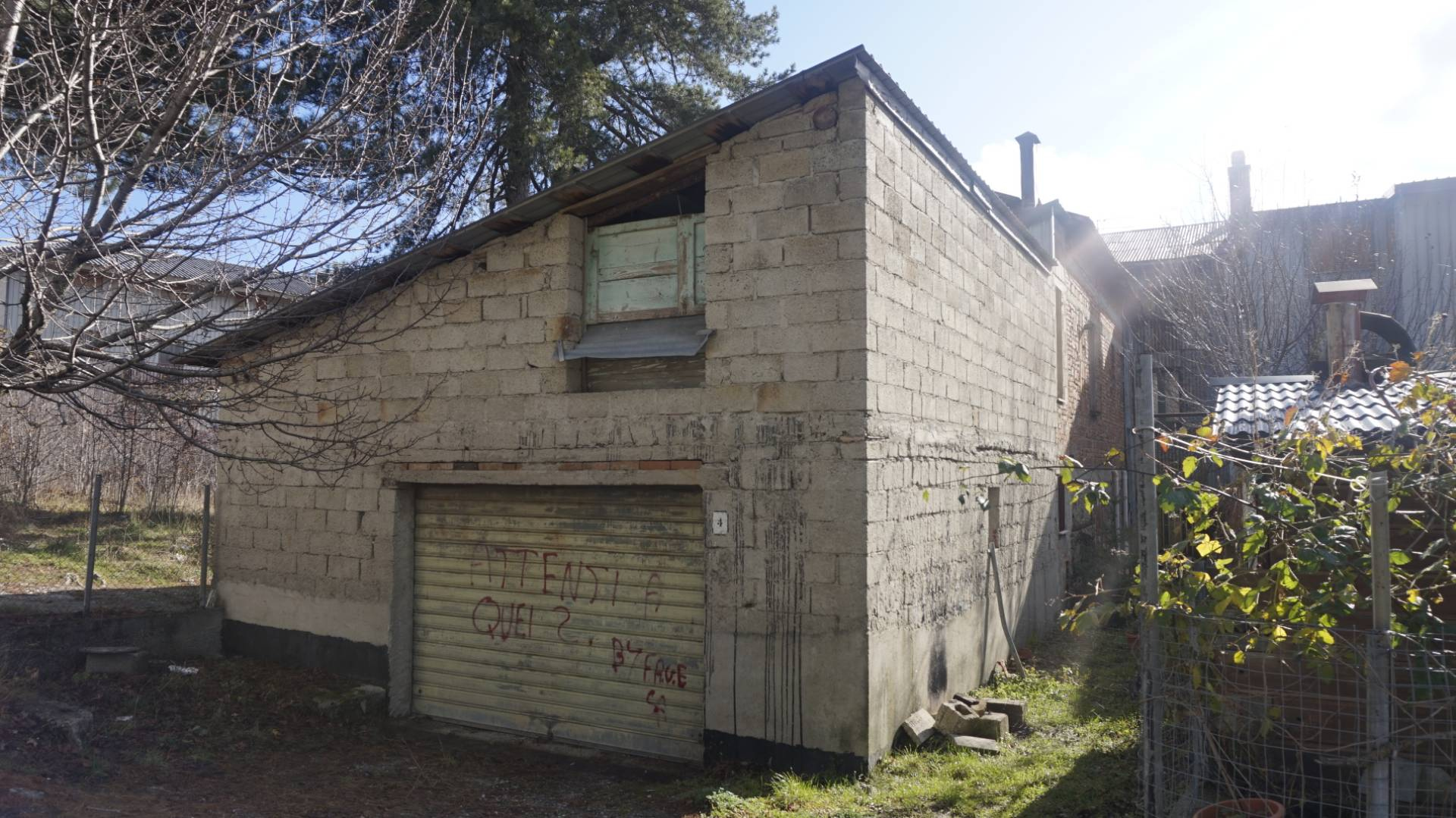 Fabbricato con Corte in vendita a Spezzano della Sila, Camigliatello Silano