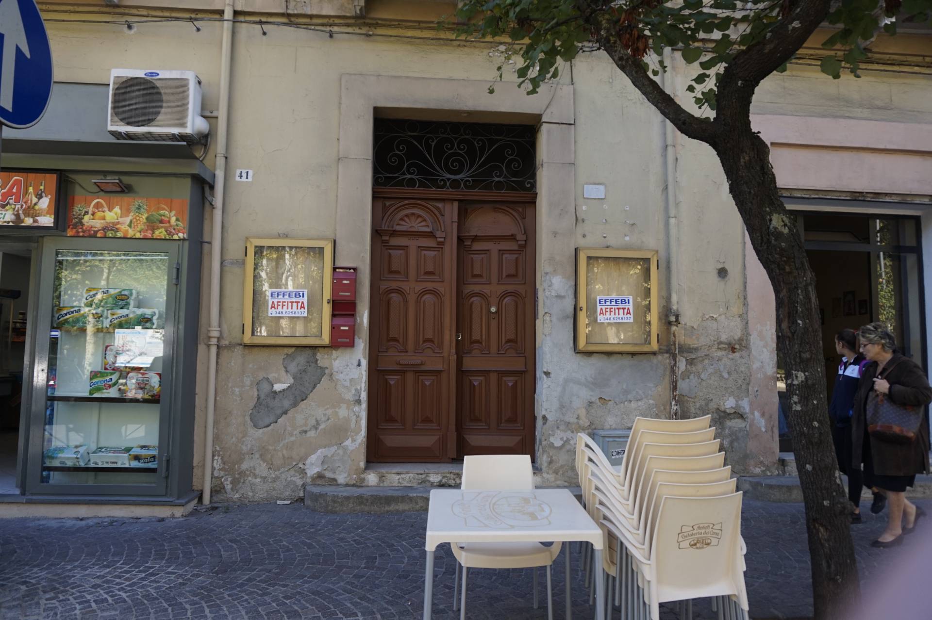 Locale Uso Laboratorio in vendita a Cosenza, Viale Trieste