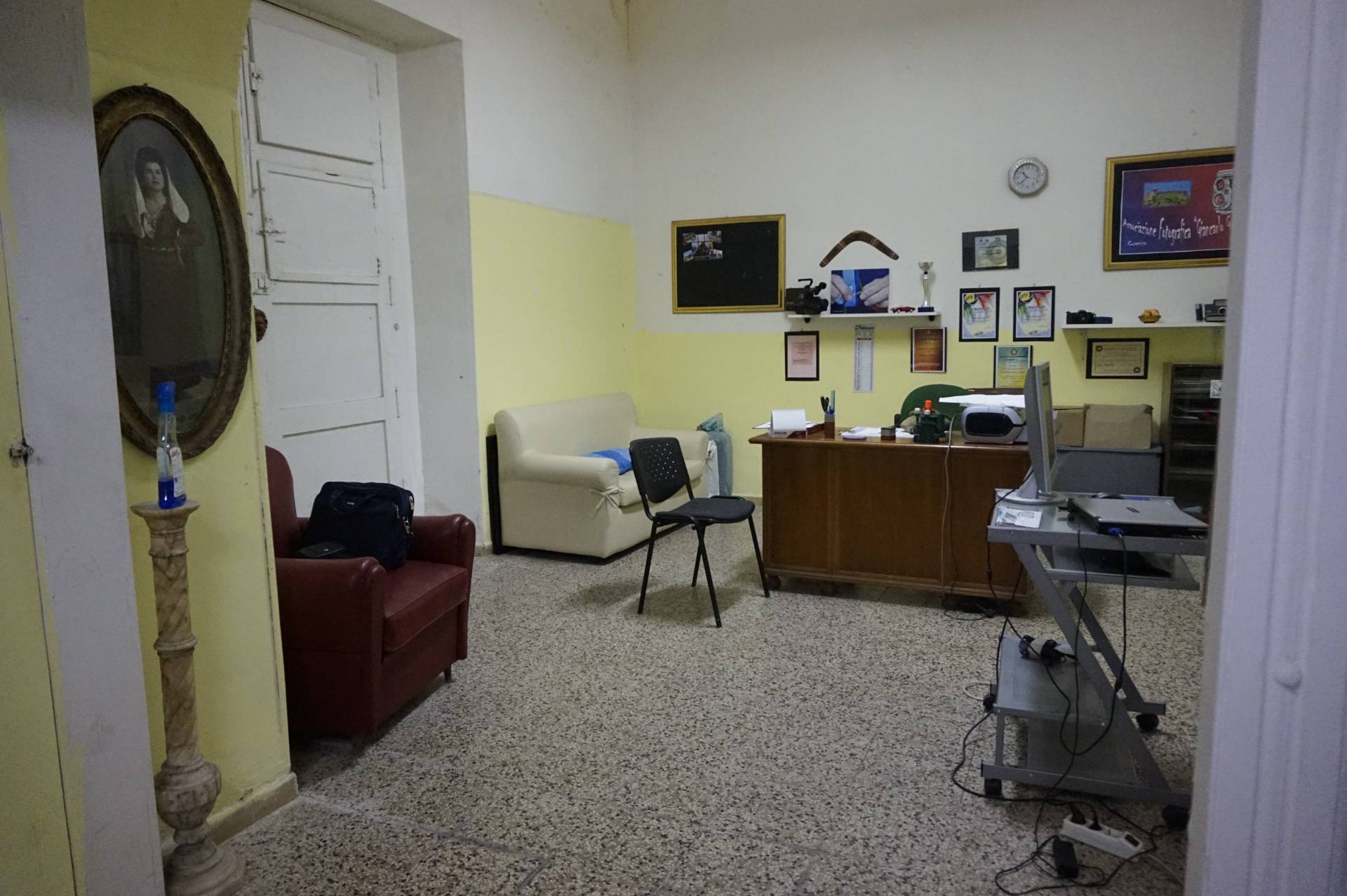 Locale Uso Laboratorio in vendita a Cosenza, Viale Trieste