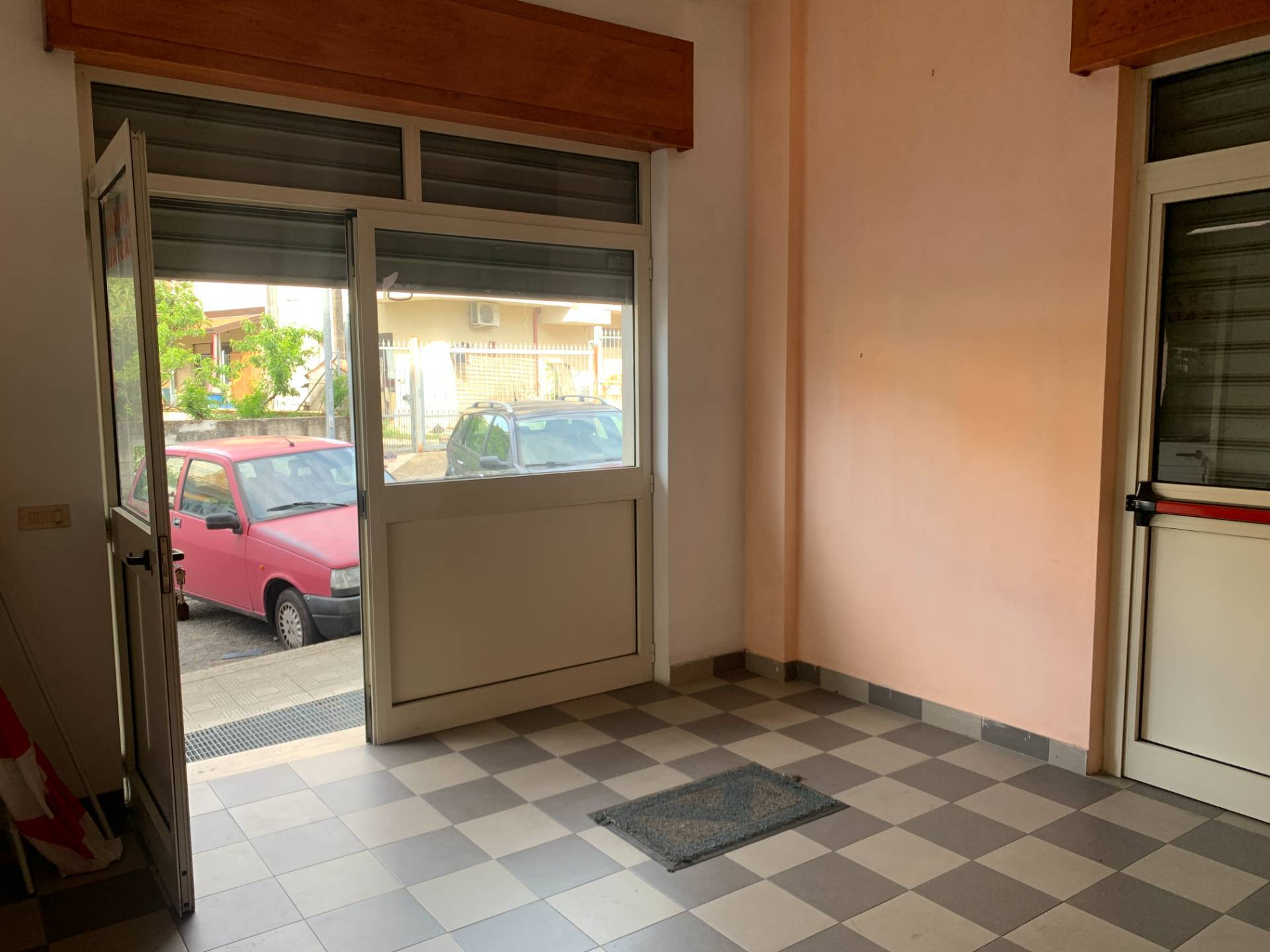 Locale commerciale in vendita a Casali del Manco