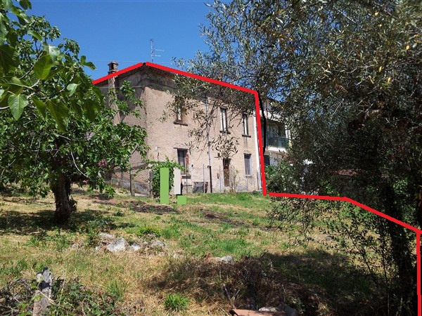 Fabbricato nel centro storico con corte in vendita a Casali del Manco