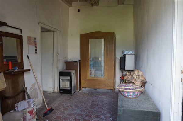 Fabbricato nel centro storico con corte in vendita a Casali del Manco