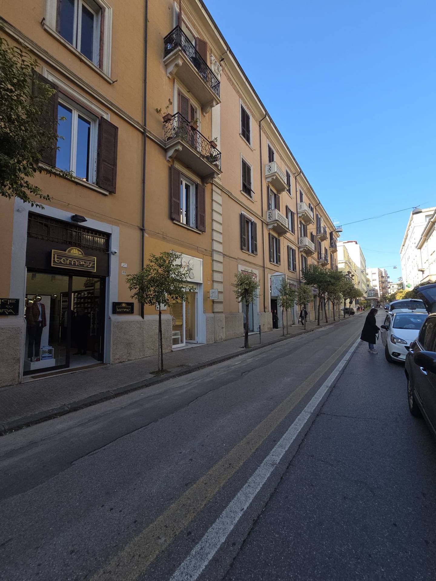 Locale commerciale in vendita a Cosenza, Mazzini