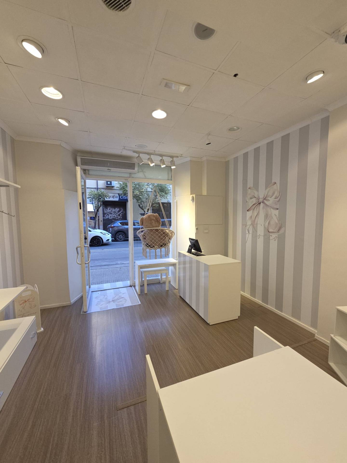 Locale commerciale in vendita a Cosenza, Mazzini