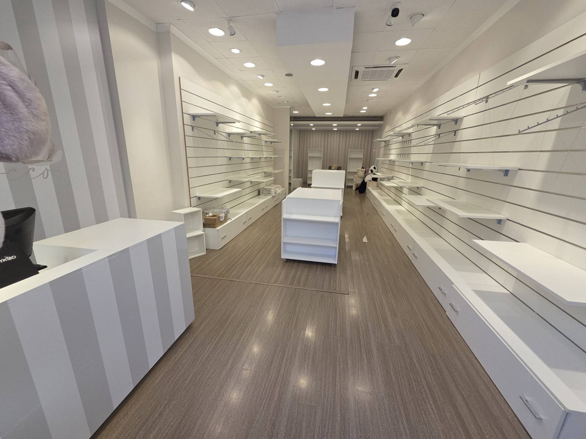 Locale commerciale in vendita a Cosenza, Mazzini