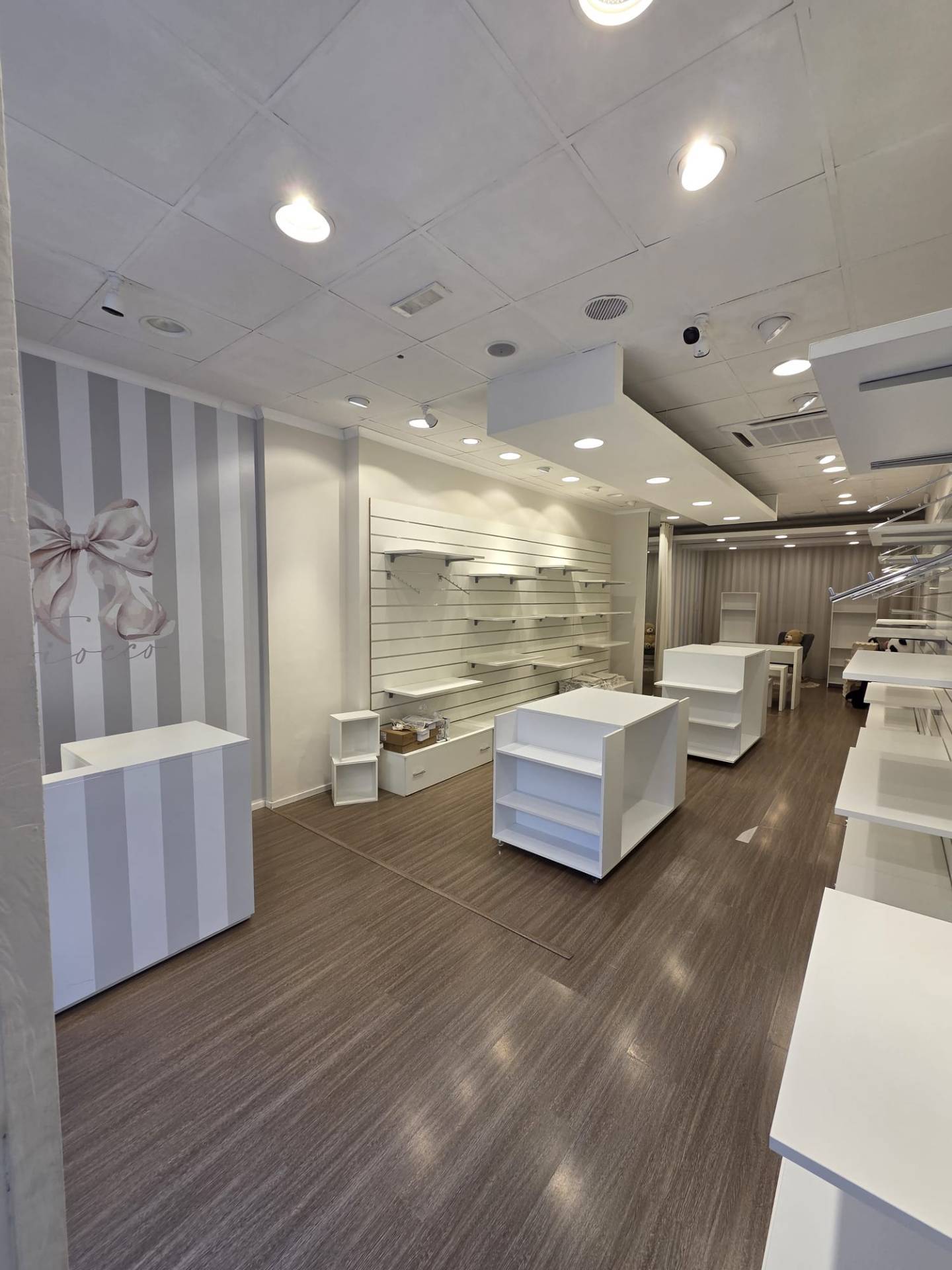 Locale commerciale in vendita a Cosenza, Mazzini