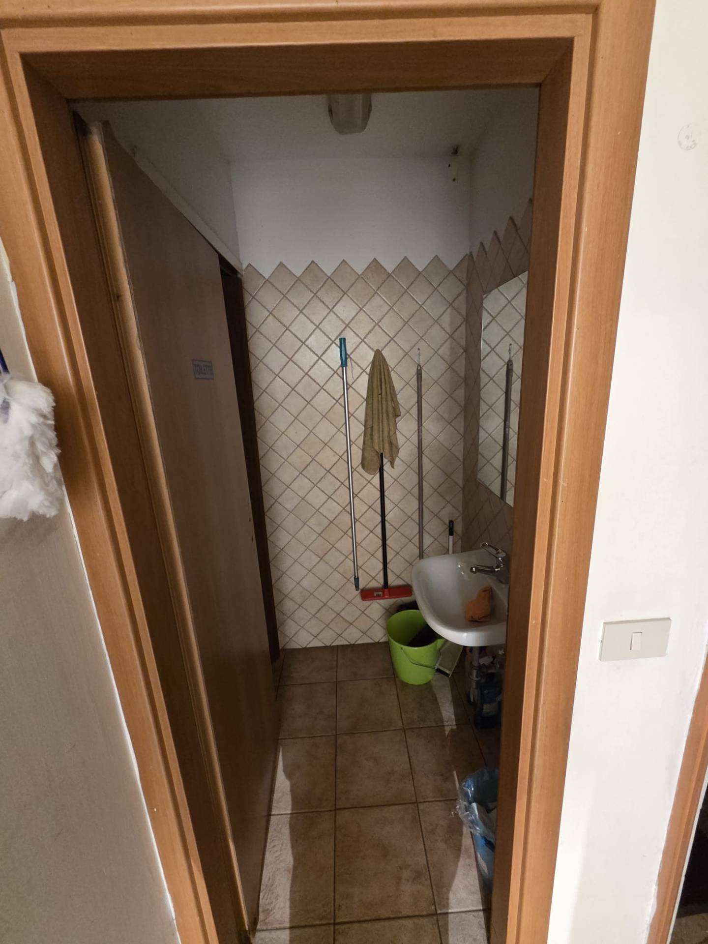 Locale commerciale in vendita a Cosenza, Mazzini