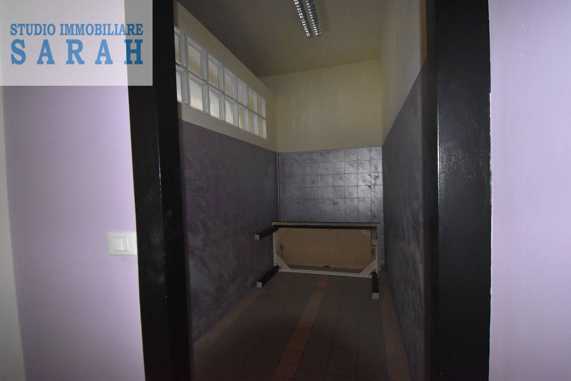 FONDO COMMERCIALE in vendita a Viareggio, Centro