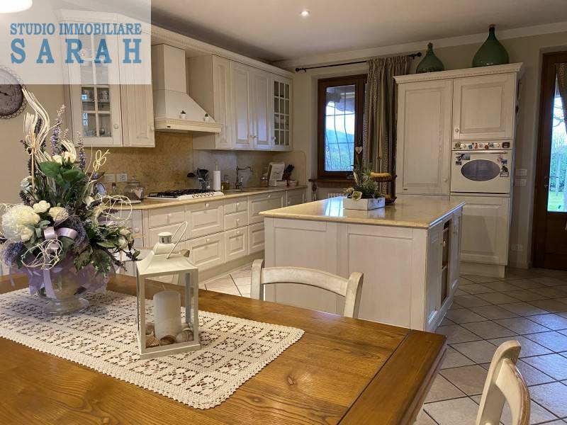 Villa in vendita a Camaiore, Capezzano Pianore