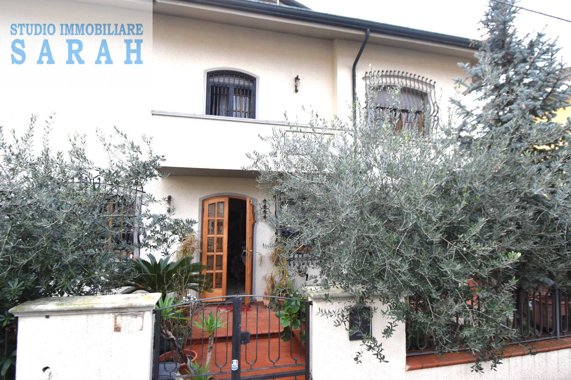 Casa indipendente in vendita a Viareggio, Darsena / Campo D'aviazione