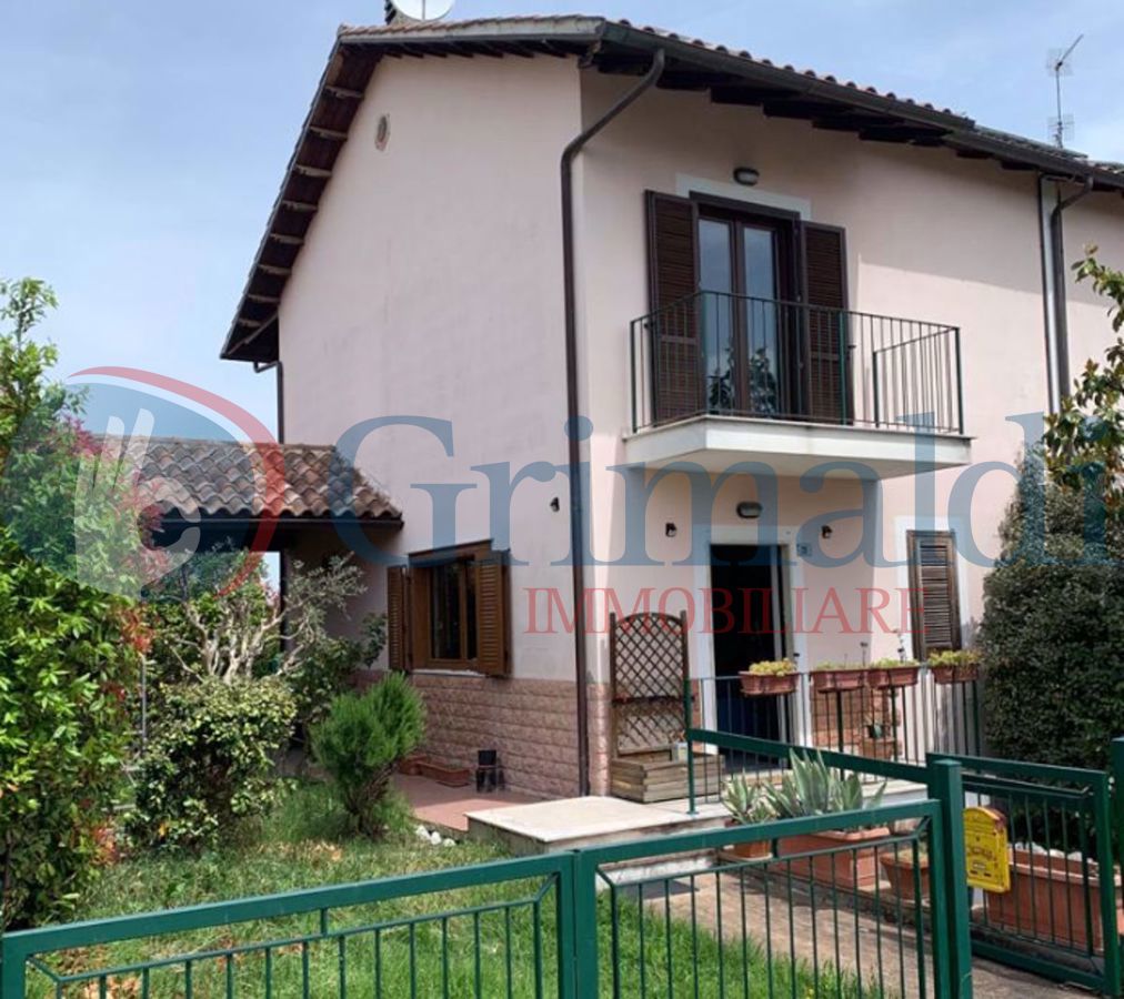 Villa Bifamiliare con giardino a Bevagna