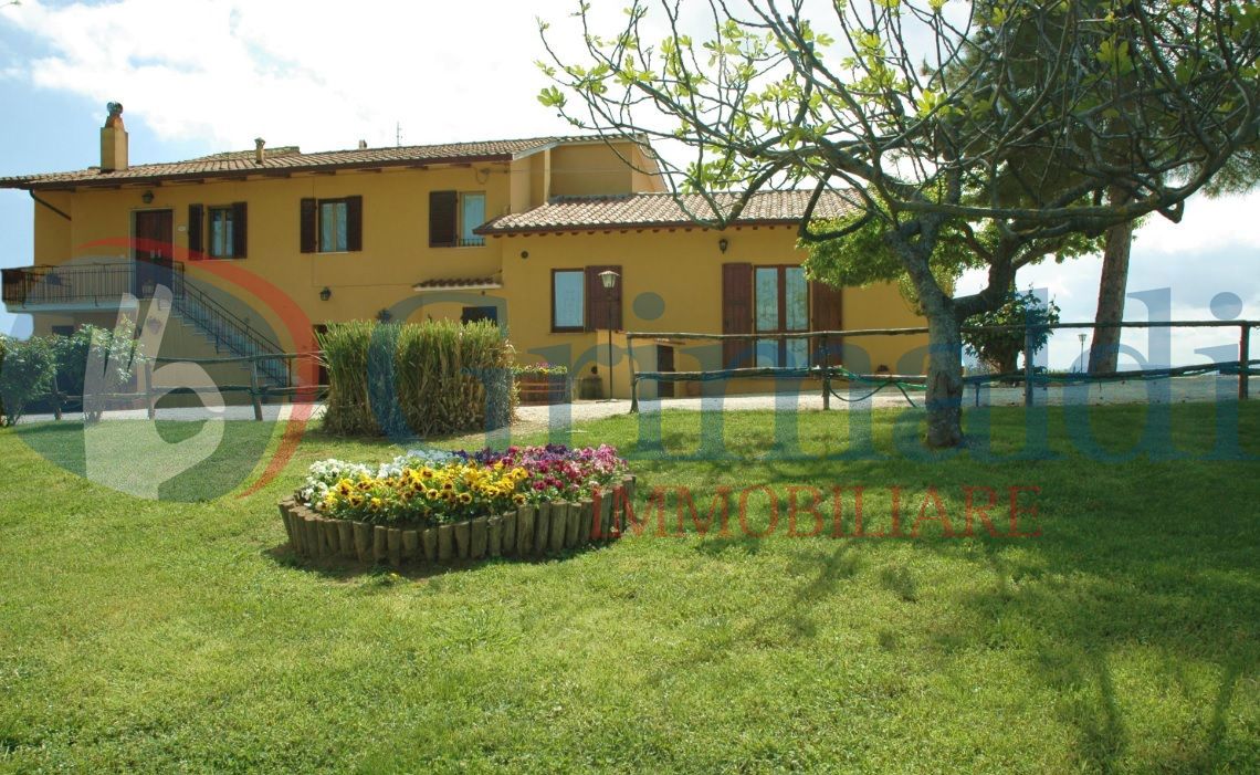 Casa indipendente con giardino a Deruta