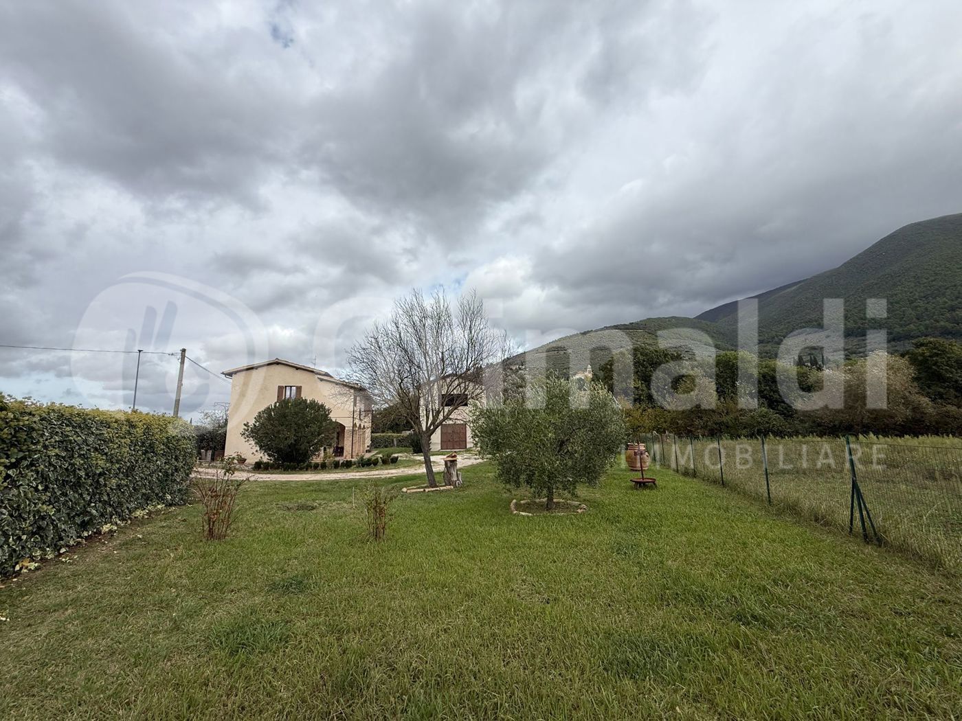 Casa indipendente in vendita a Campello sul Clitunno