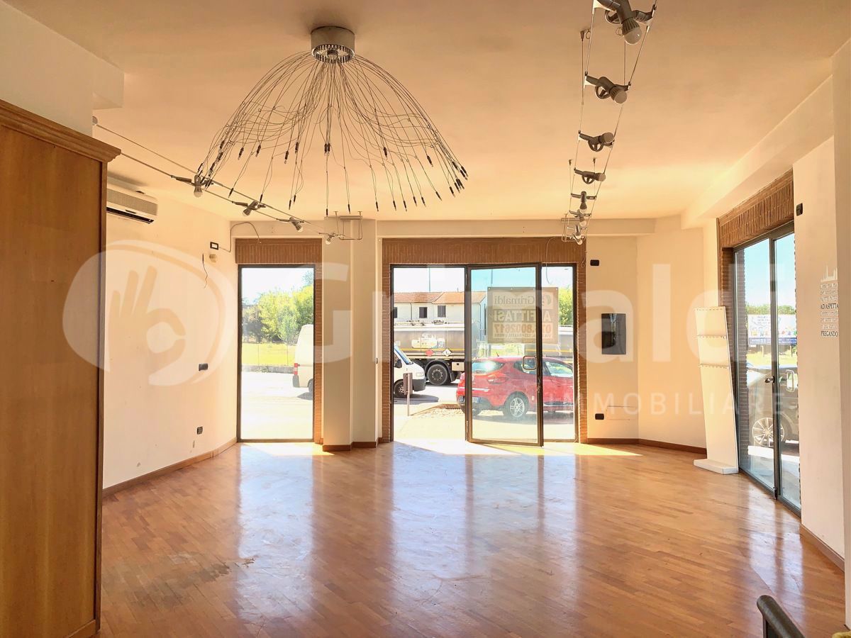 Negozio in affitto a Bastia Umbra
