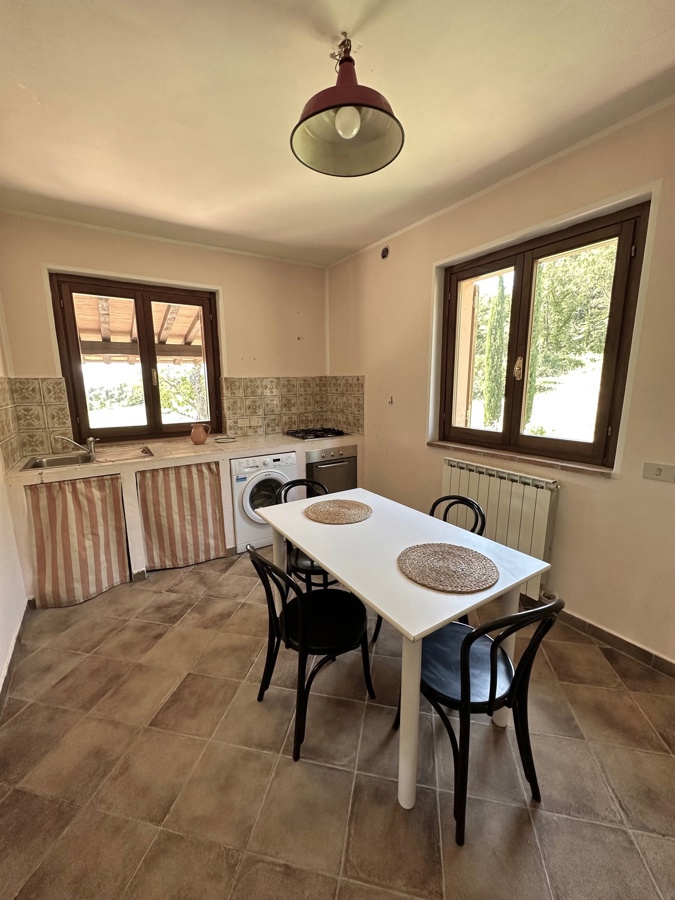 Trilocale arredato in affitto a Assisi