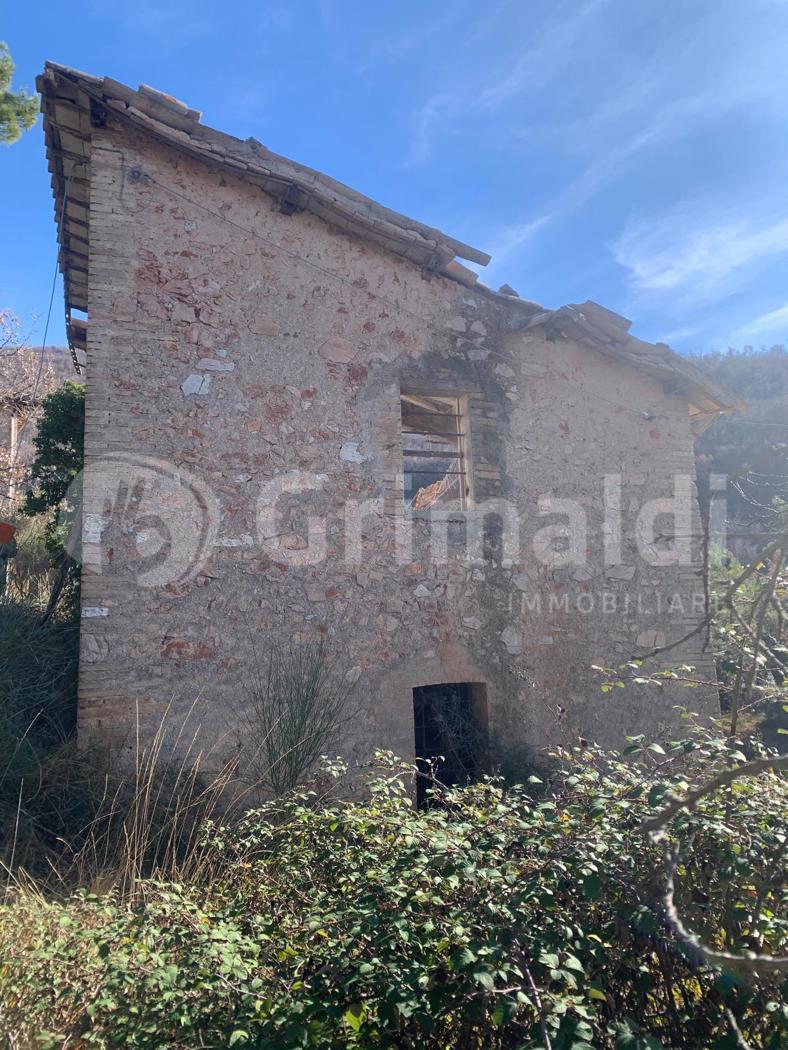 Rustico in vendita a Trevi
