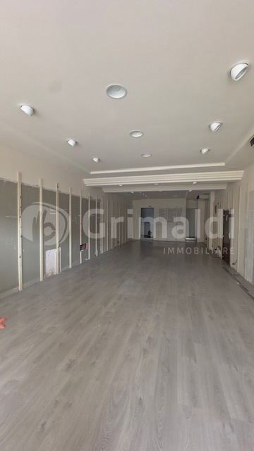 Negozio in affitto a Bastia Umbra