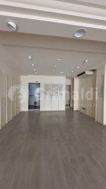 Negozio in affitto a Bastia Umbra