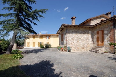 Stabile/Palazzo in vendita a Deruta