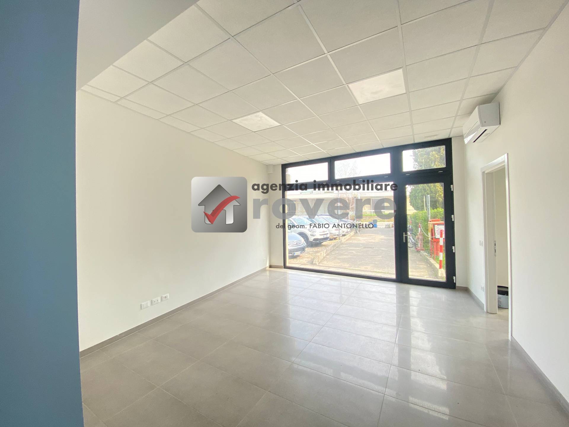 Locale commerciale in affitto a Treviso, Fuori Mura