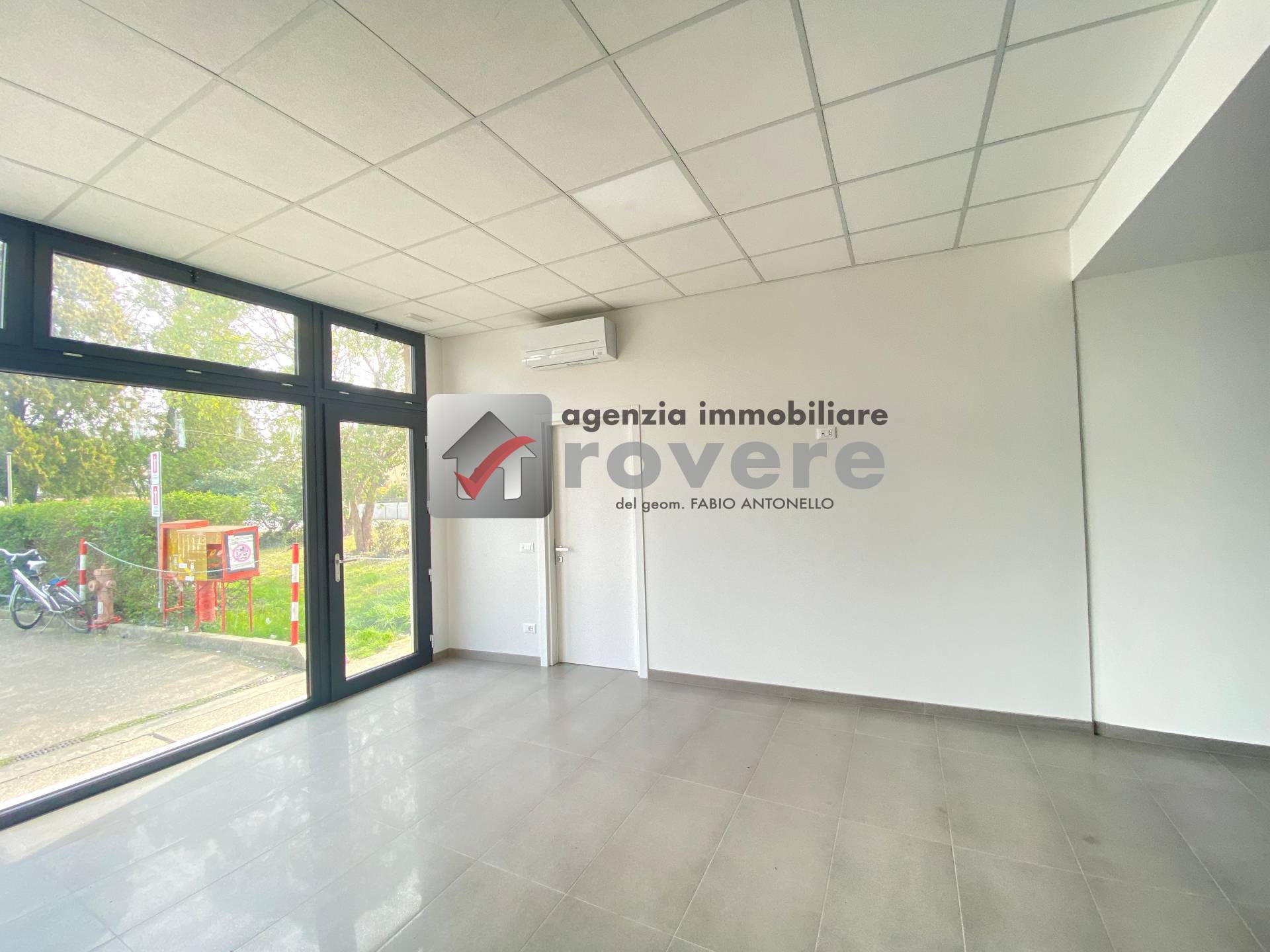 Locale commerciale in affitto a Treviso, Fuori Mura