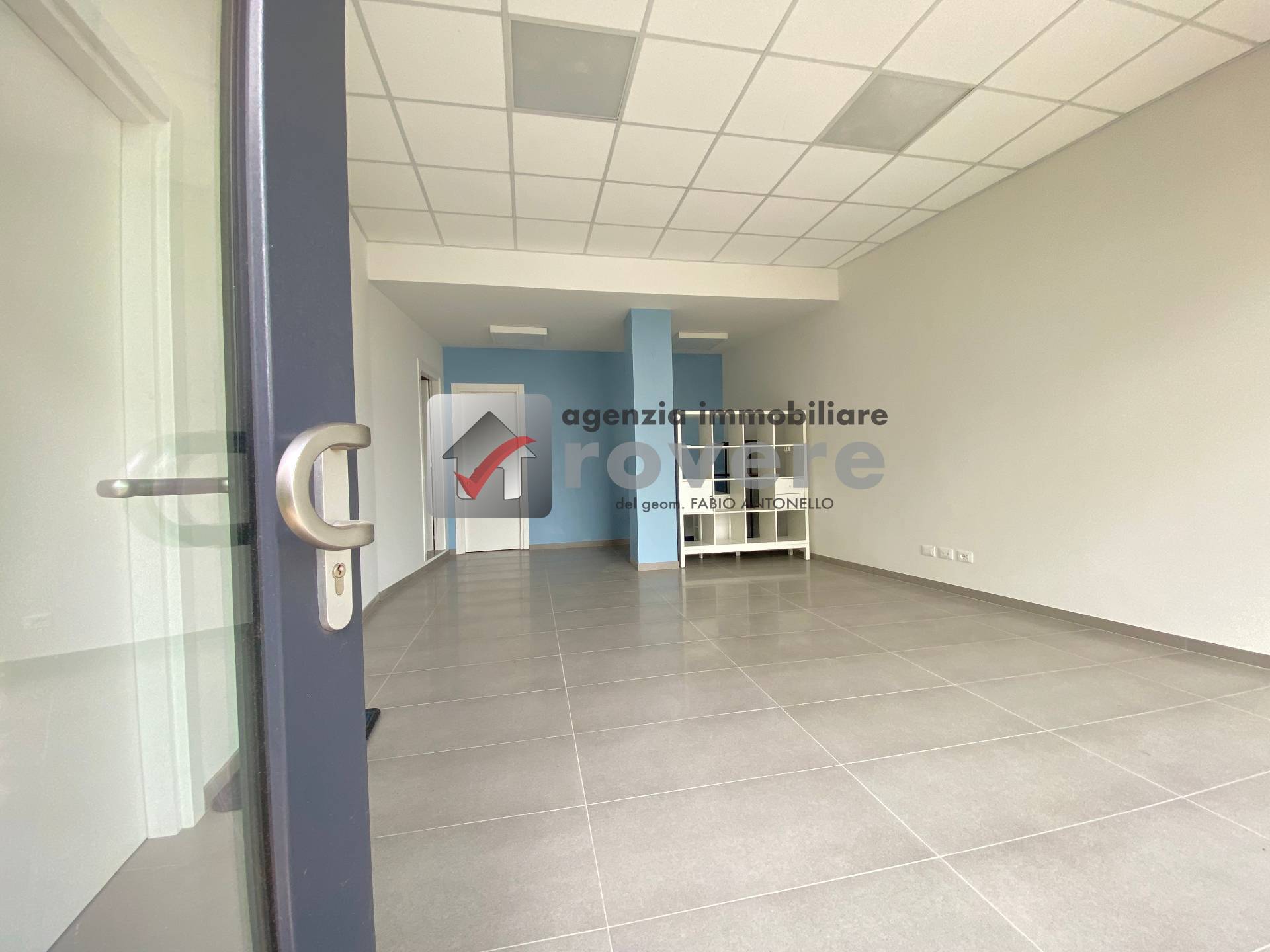 Locale commerciale in affitto a Treviso, Fuori Mura