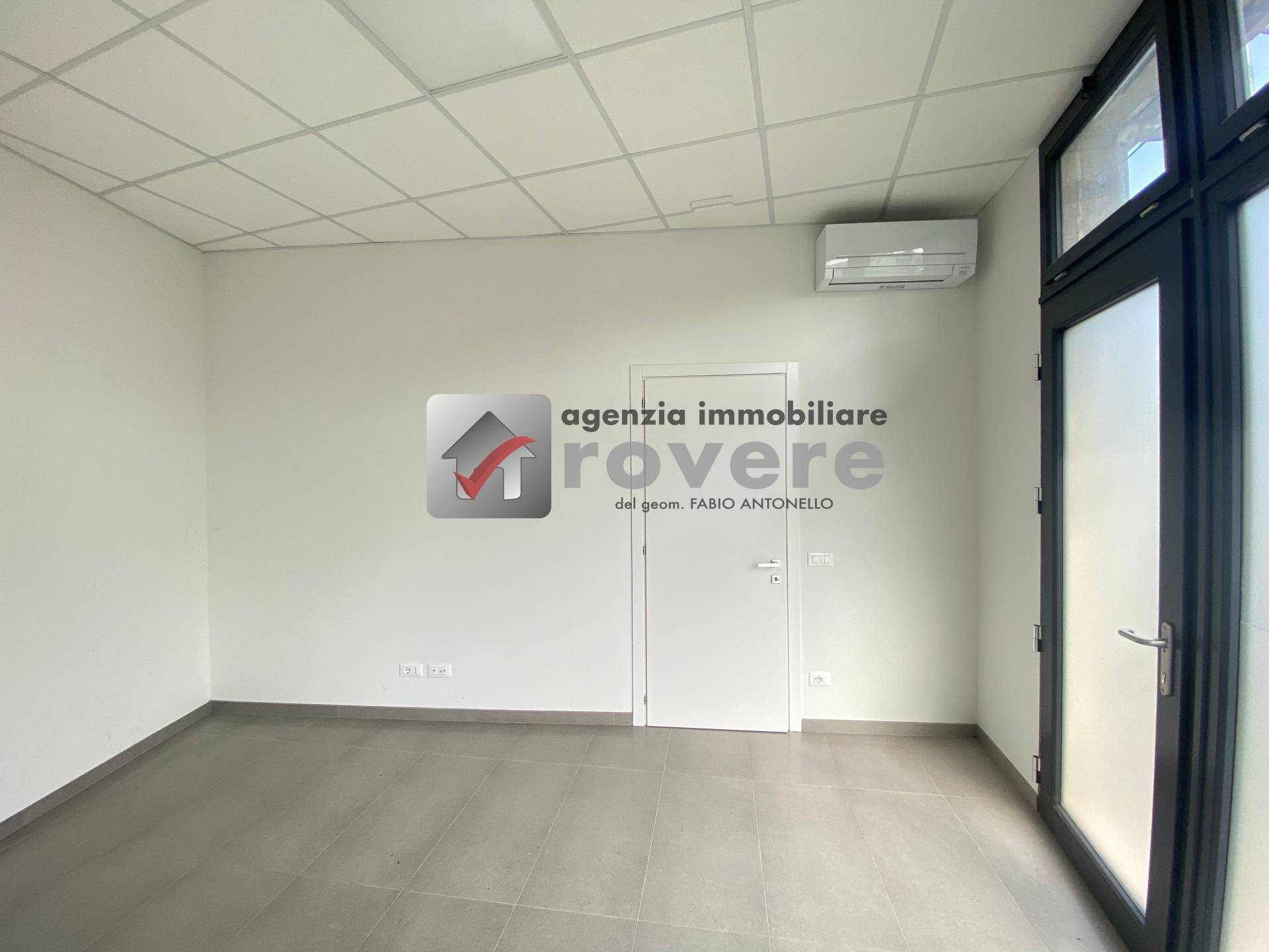 Locale commerciale in affitto a Treviso, Fuori Mura