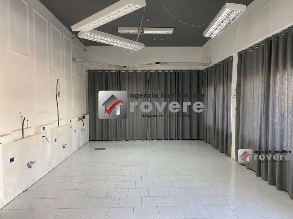 Locale commerciale in affitto a Treviso, S. Maria del Rovere