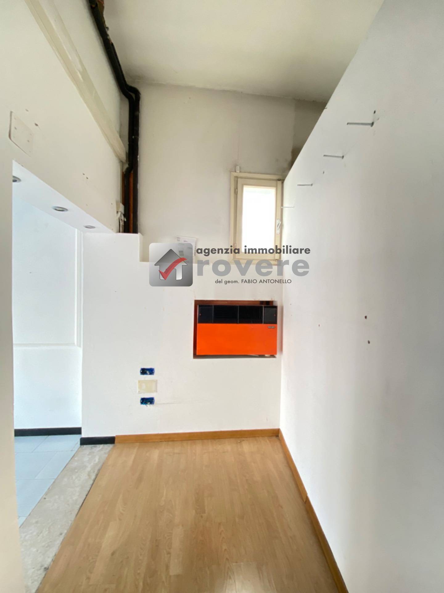Locale commerciale in affitto a Treviso, S. Maria del Rovere