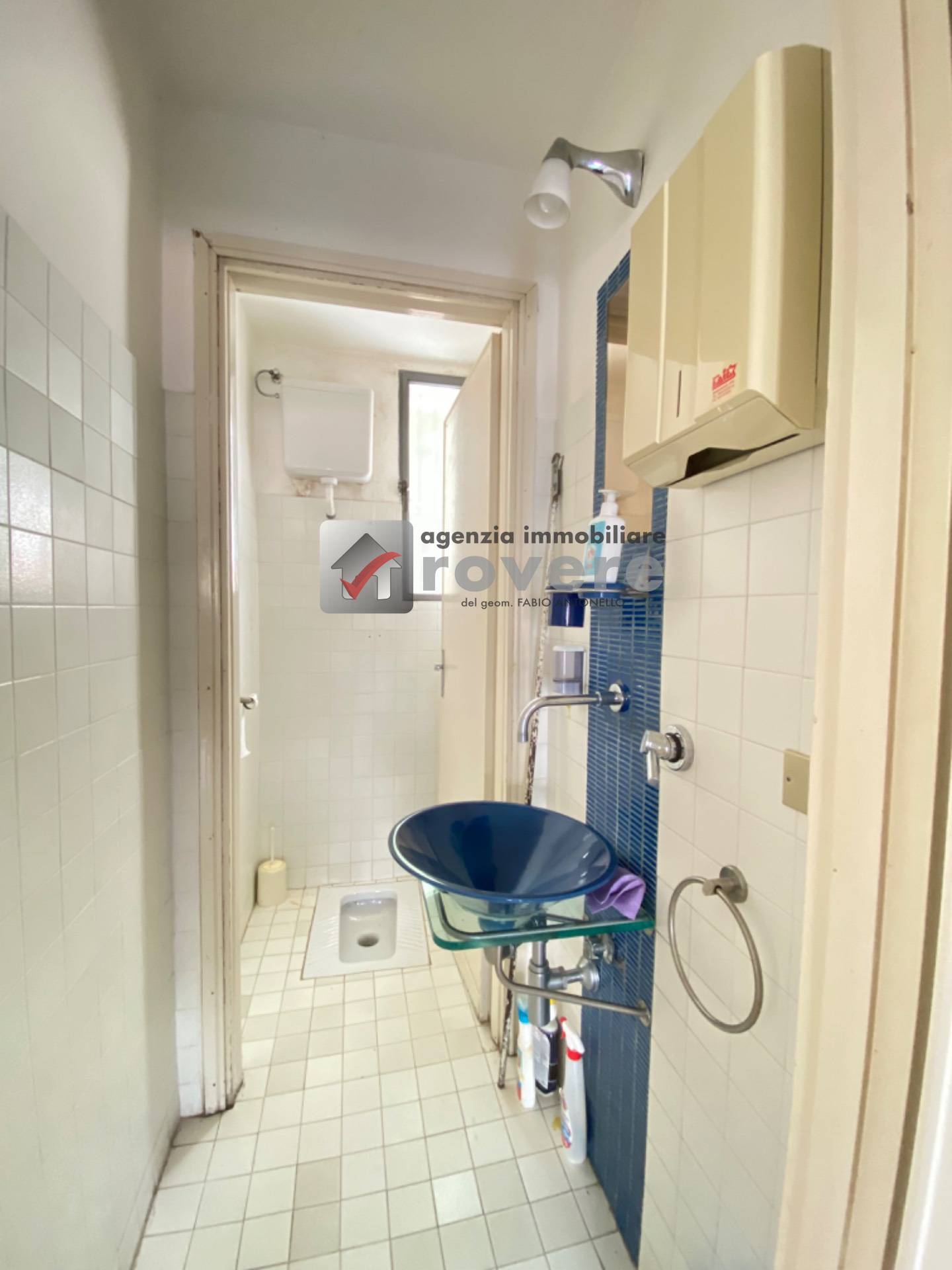 Locale commerciale in affitto a Treviso, S. Maria del Rovere