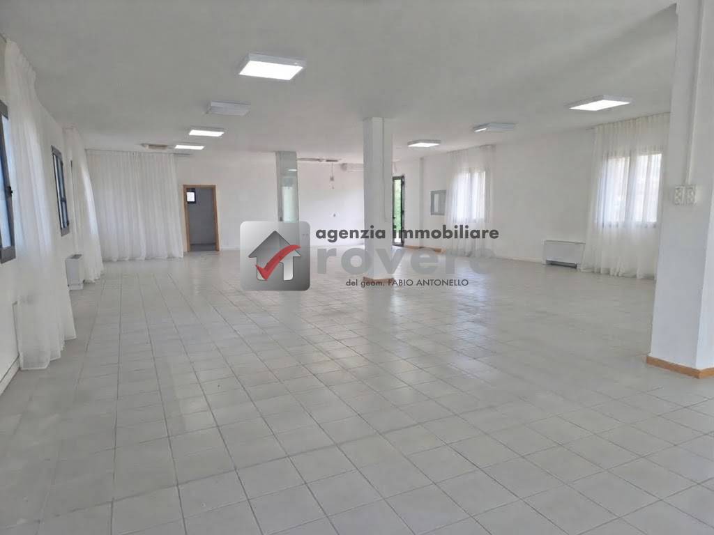 Locale commerciale in affitto a Treviso, Fuori Mura