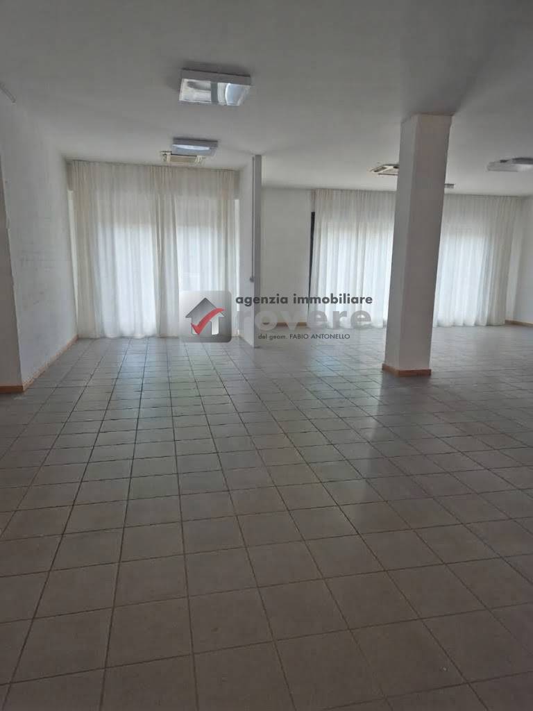 Locale commerciale in affitto a Treviso, Fuori Mura
