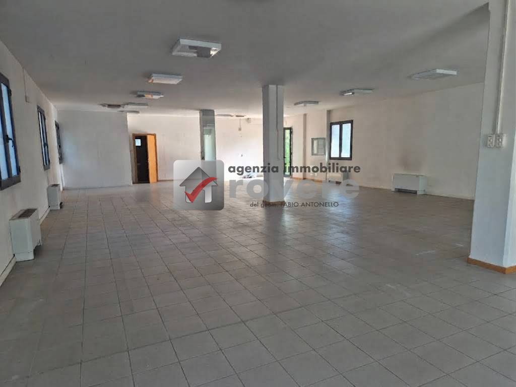 Locale commerciale in affitto a Treviso, Fuori Mura