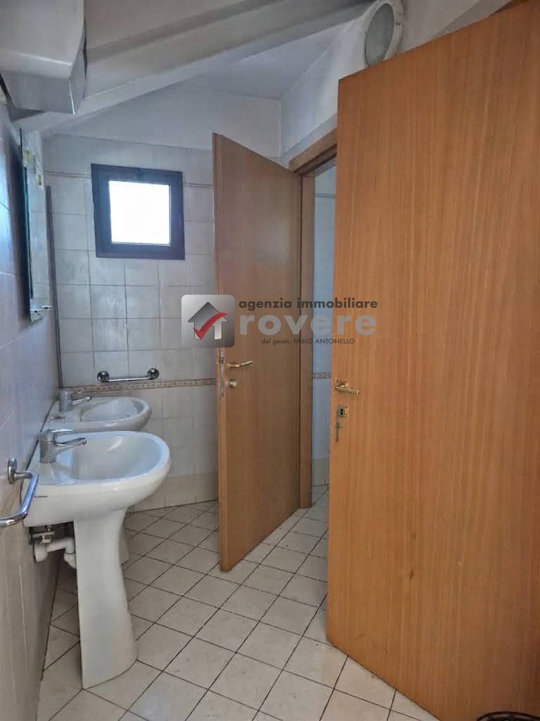 Locale commerciale in affitto a Treviso, Fuori Mura