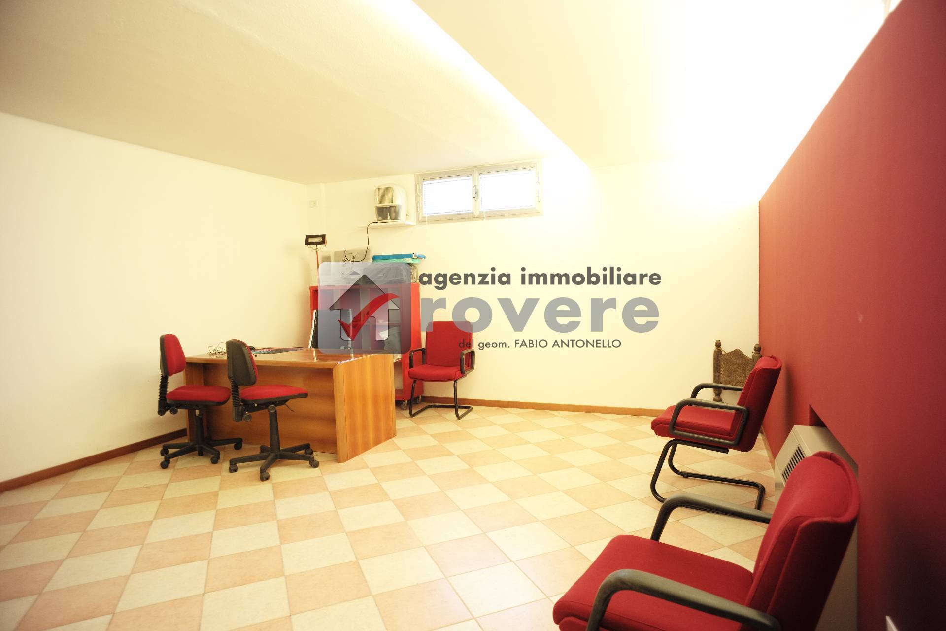 Locale commerciale in vendita a Ponzano Veneto, Ponzano