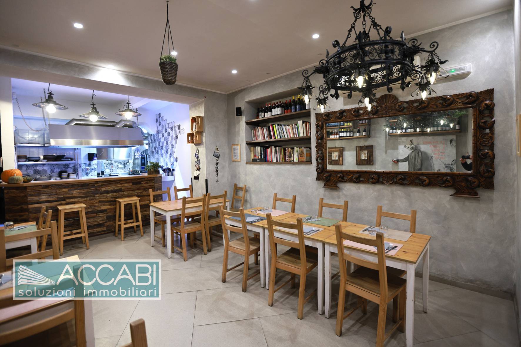 Locale commerciale in vendita a Palermo, Centro storico