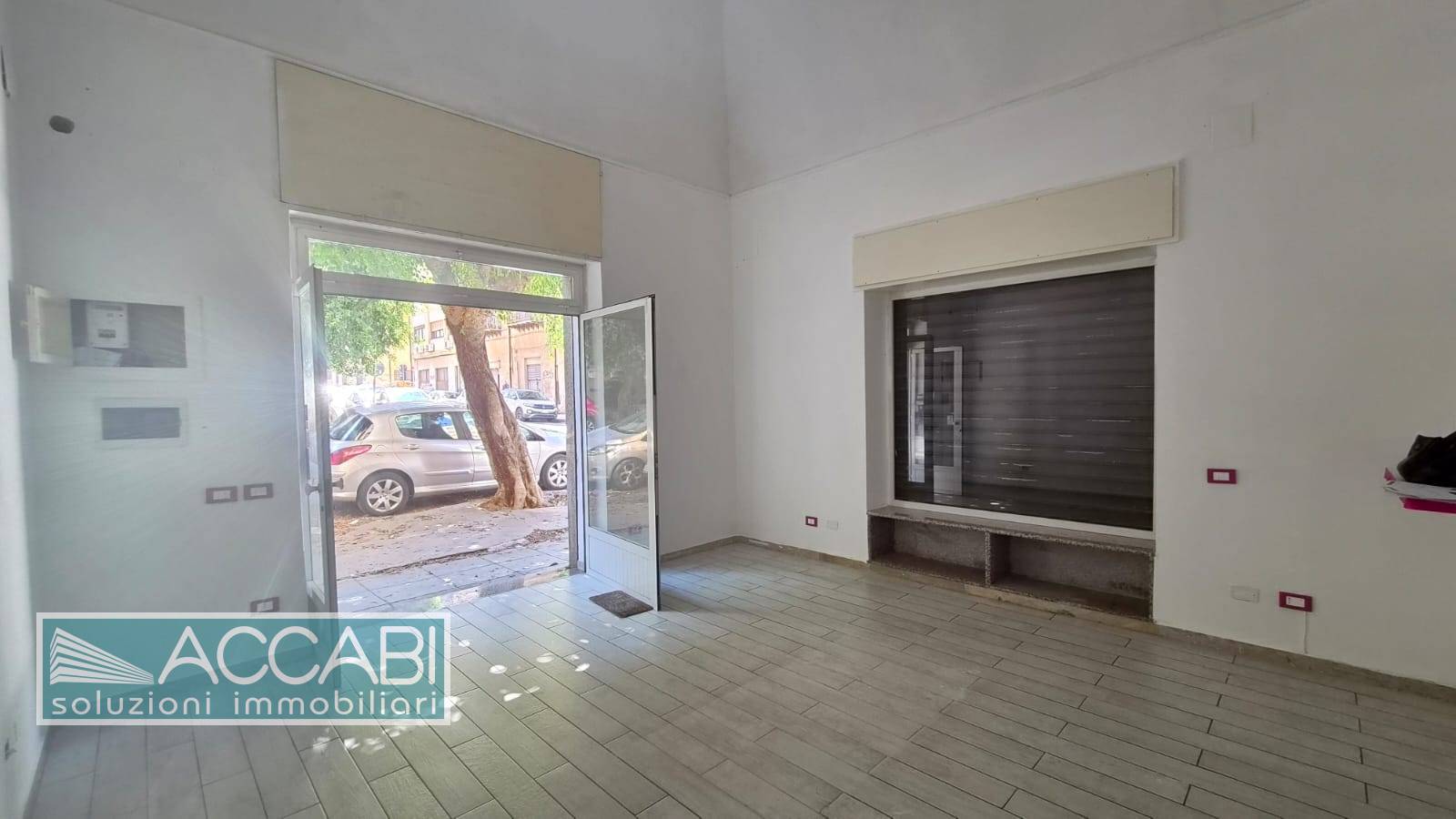 Locale commerciale in vendita a Palermo, Libert