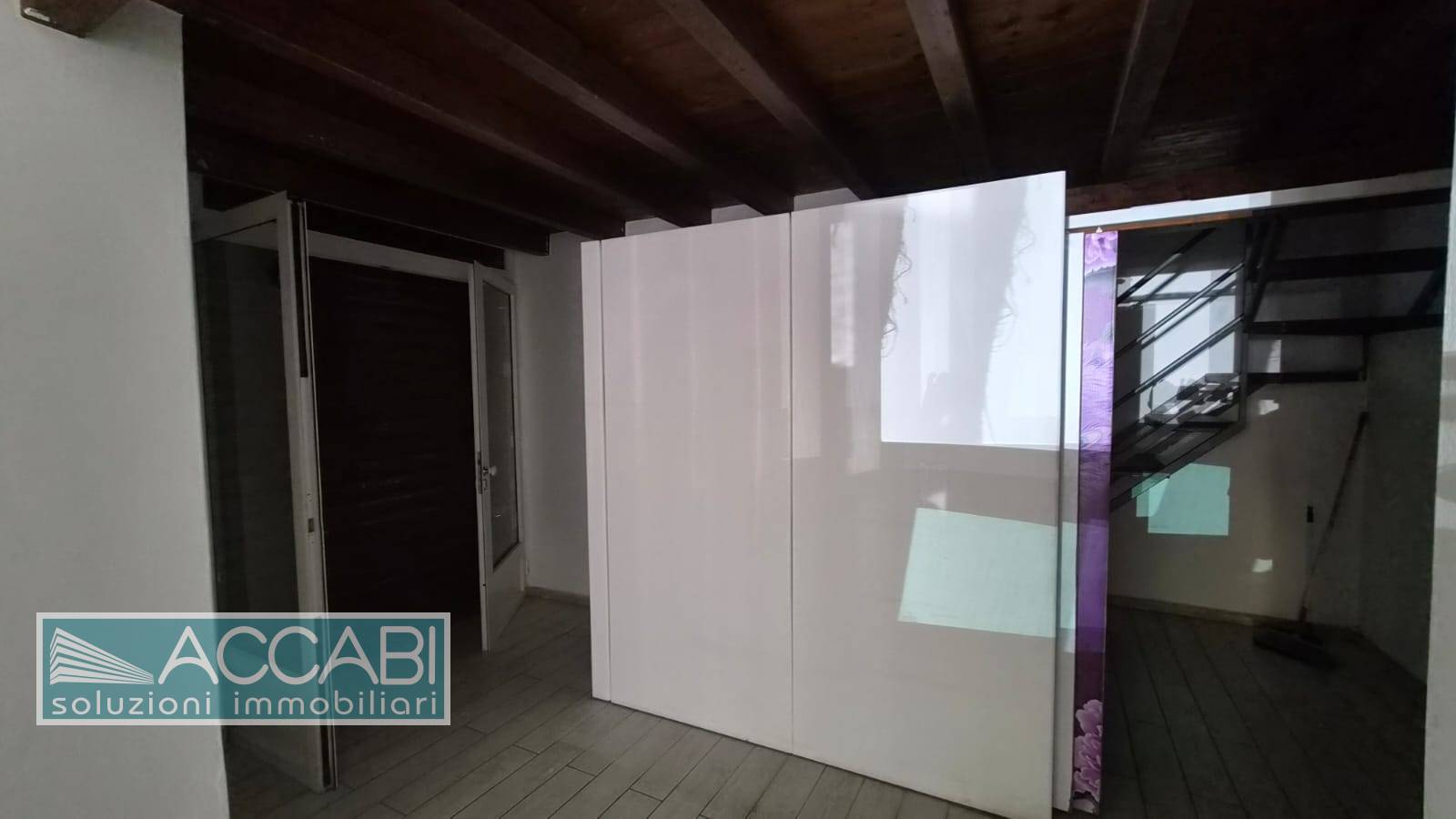 Locale commerciale in vendita a Palermo, Libert