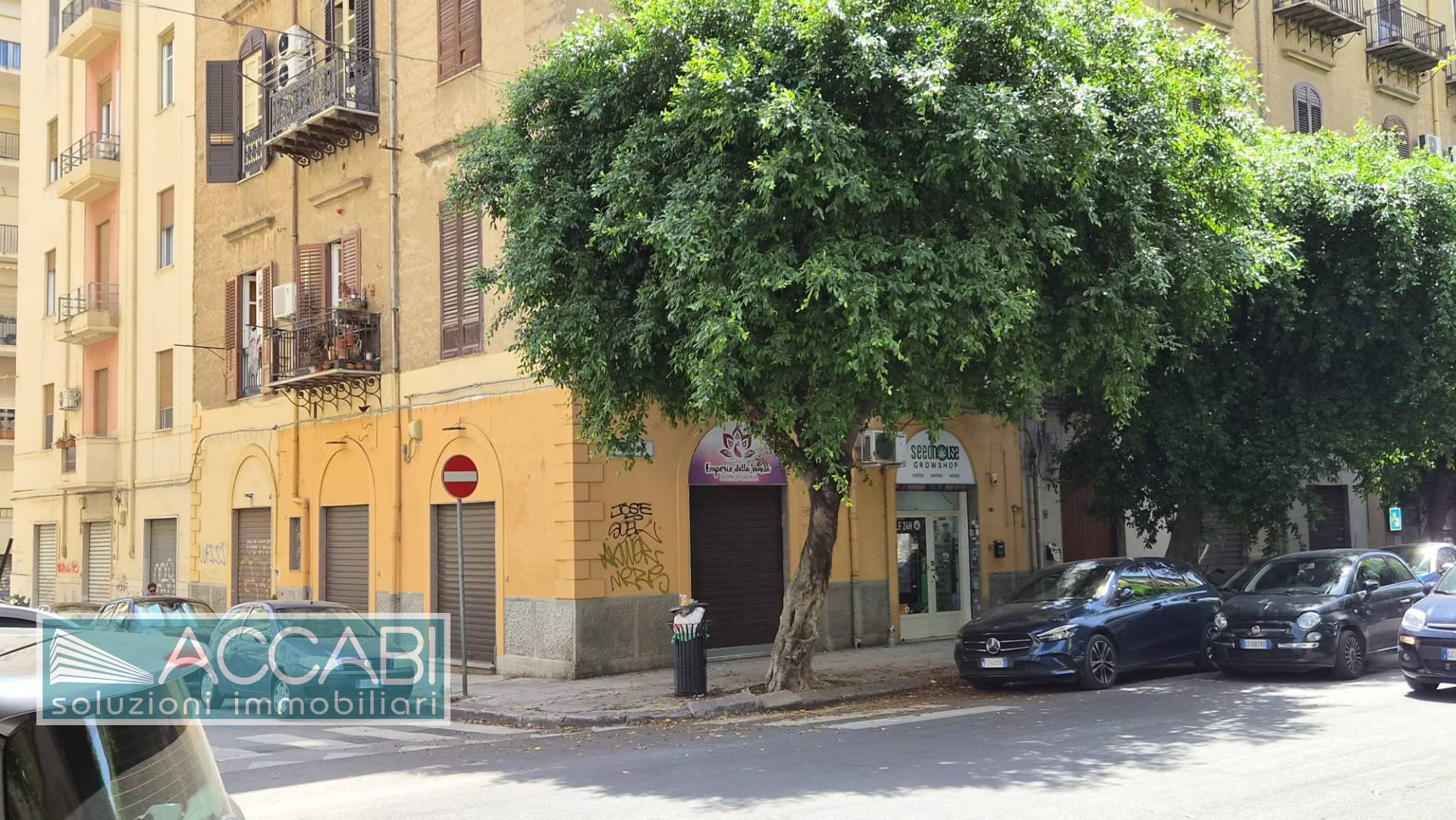 Locale commerciale in vendita a Palermo, Libert