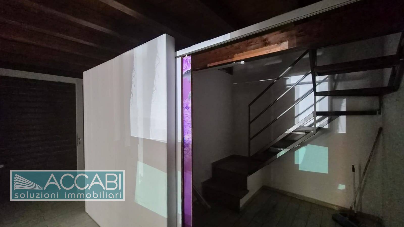 Locale commerciale in affitto a Palermo, Libert