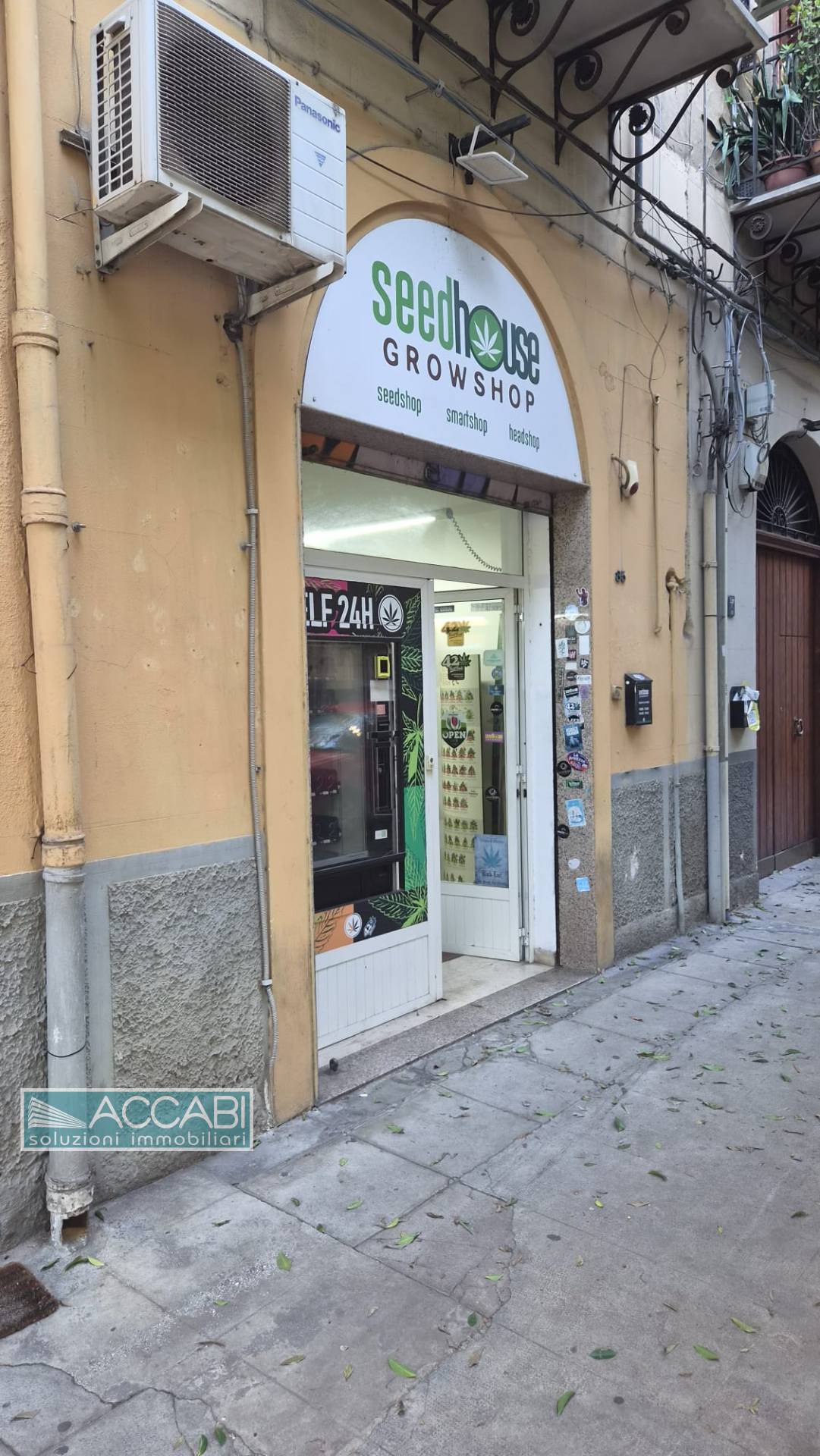 Locale commerciale in vendita a Palermo, Libert