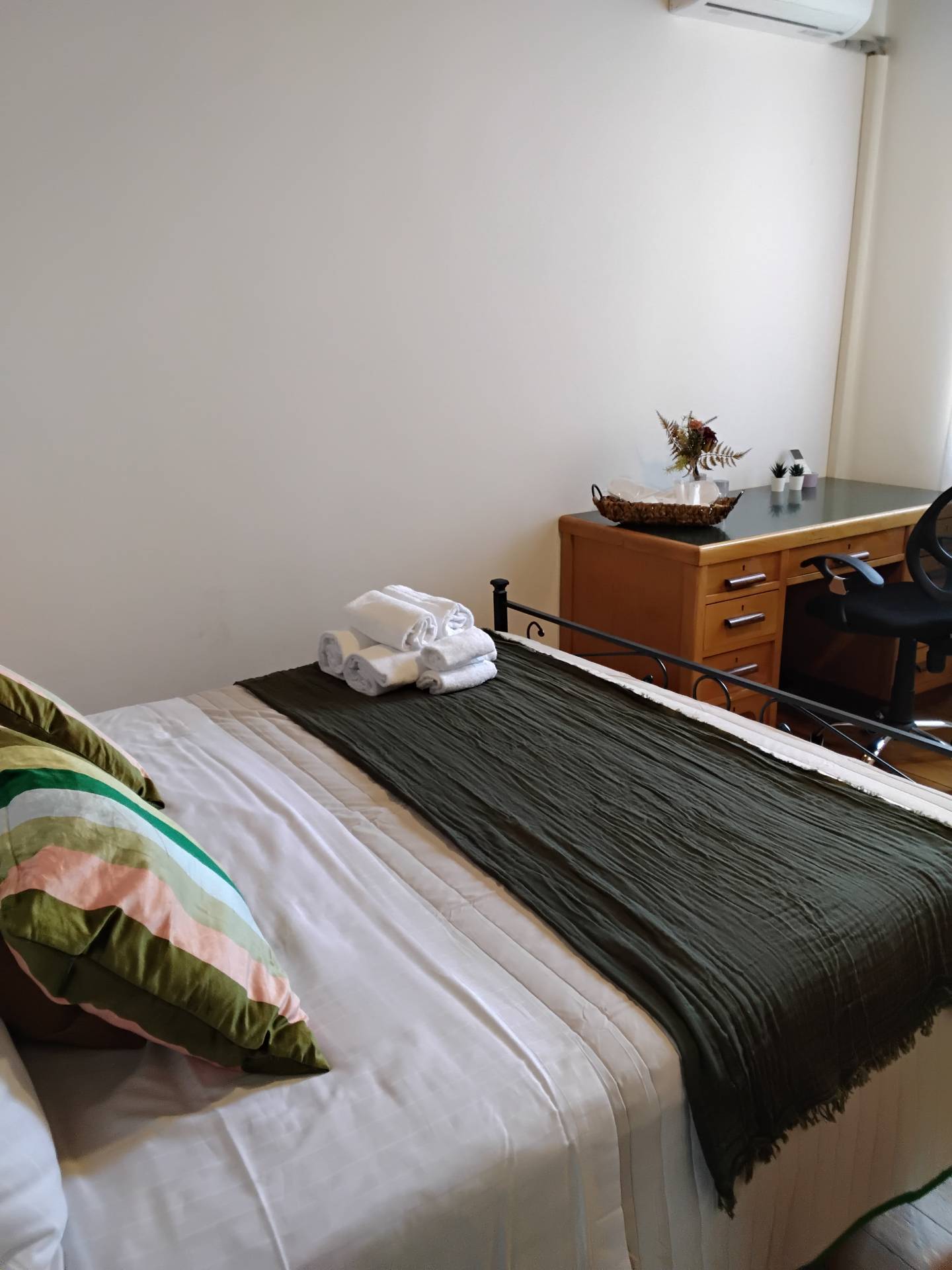 Appartamento in affitto a Milano, Testi