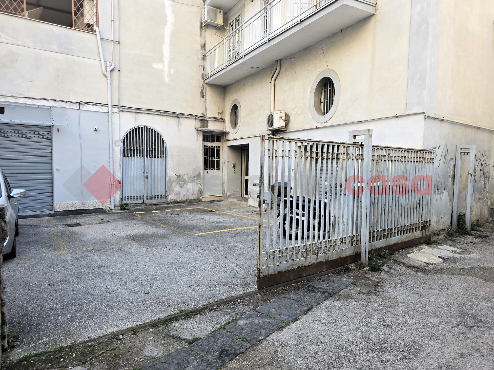Box/Garage 57mq in vendita a Portici