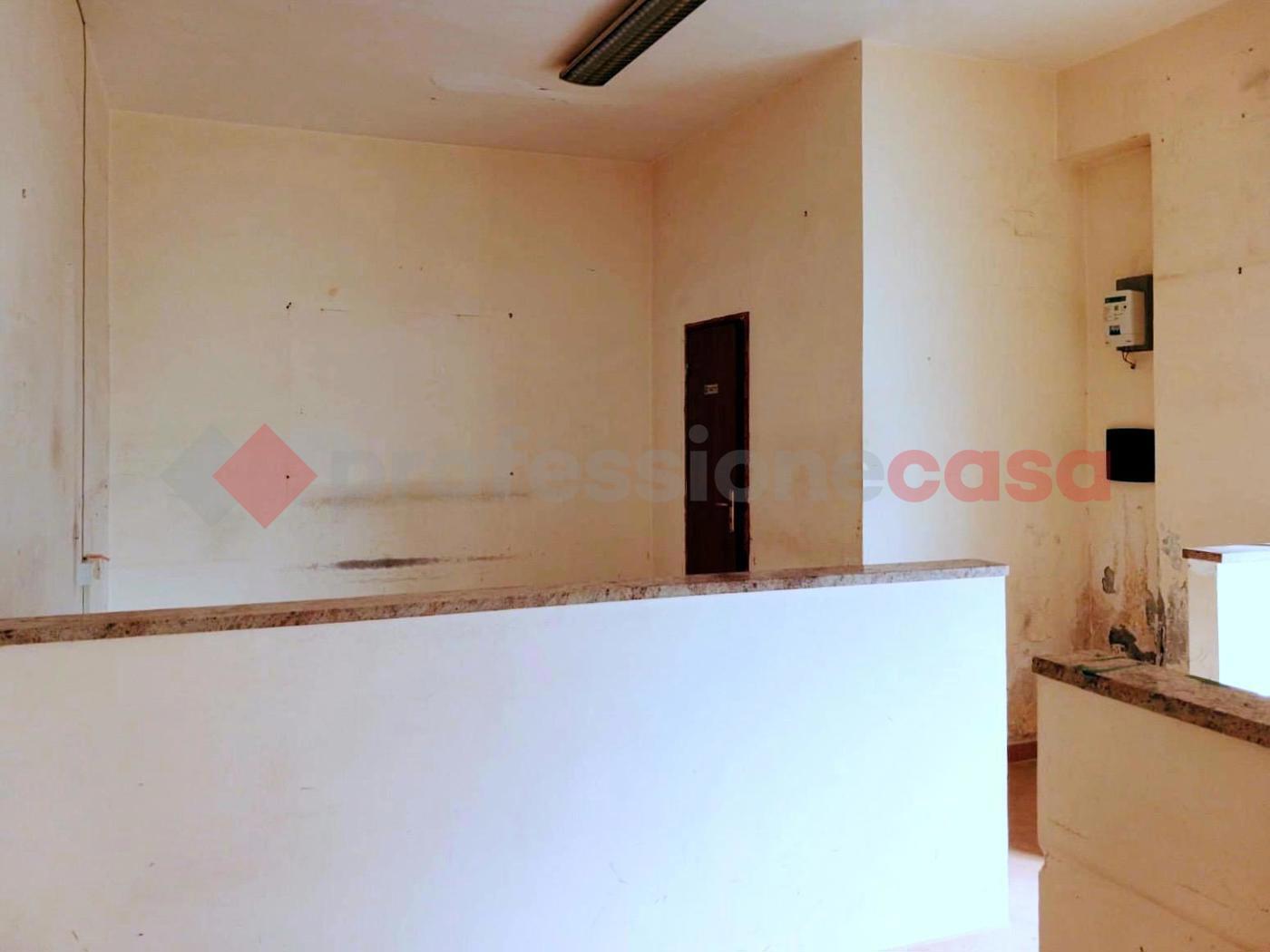 Negozio in affitto a Portici