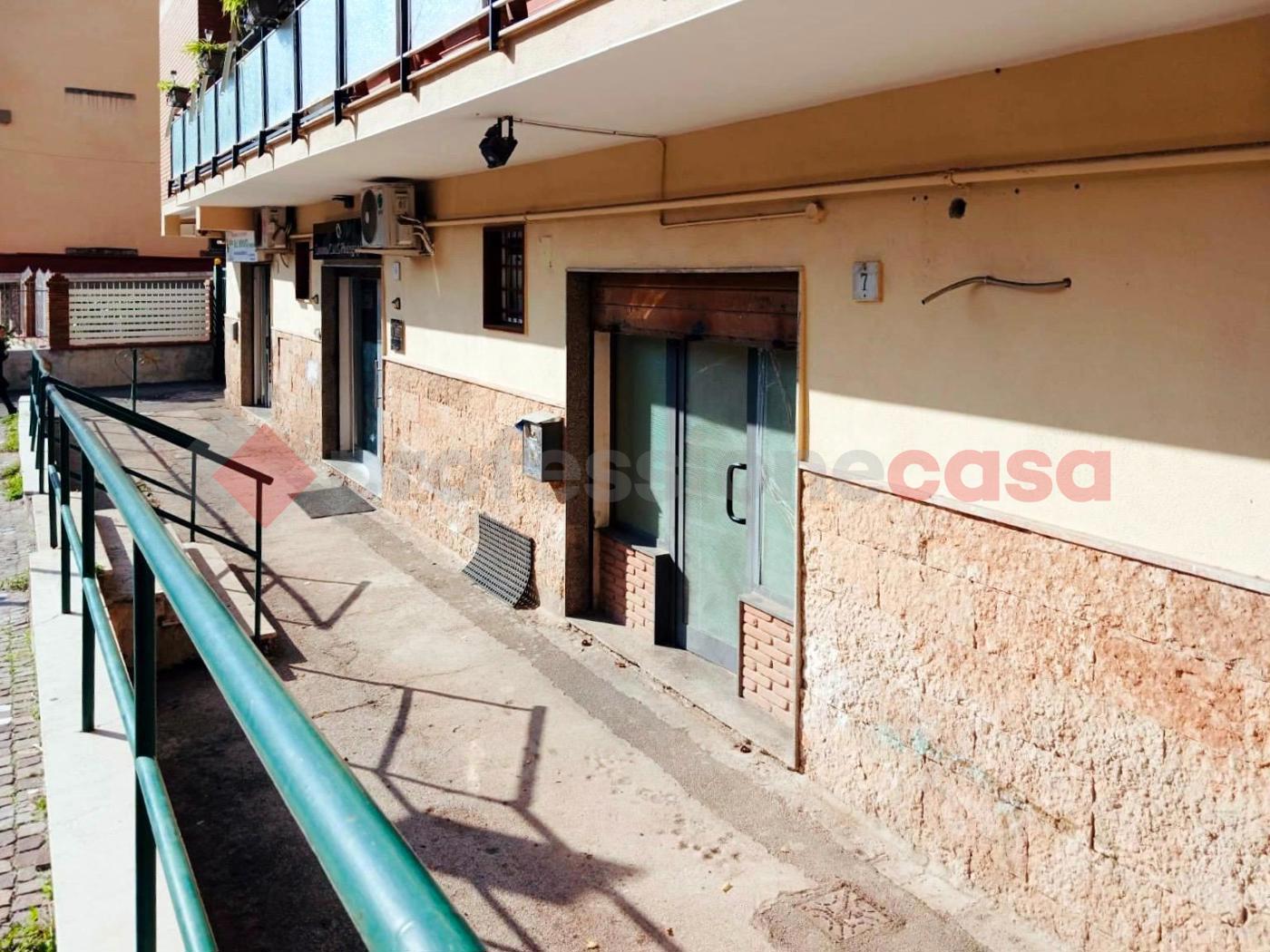 Negozio in affitto a Portici