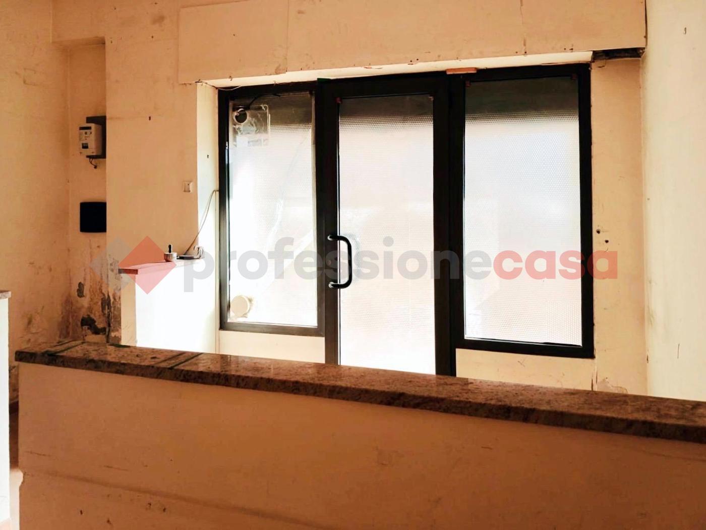 Negozio in affitto a Portici