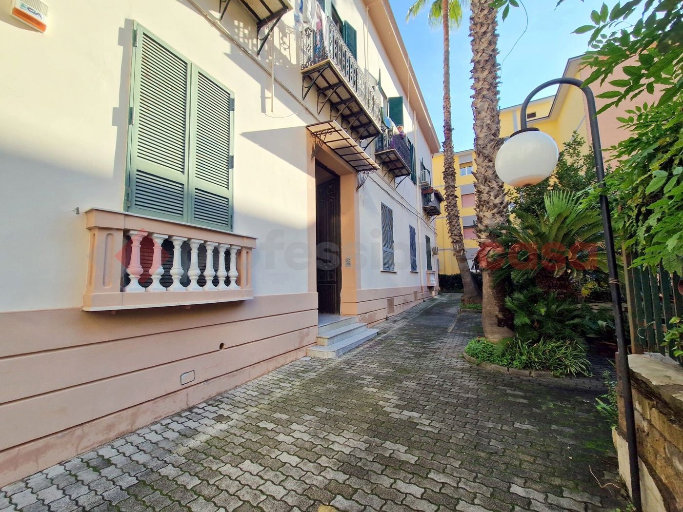 Quadrilocale con box a Portici