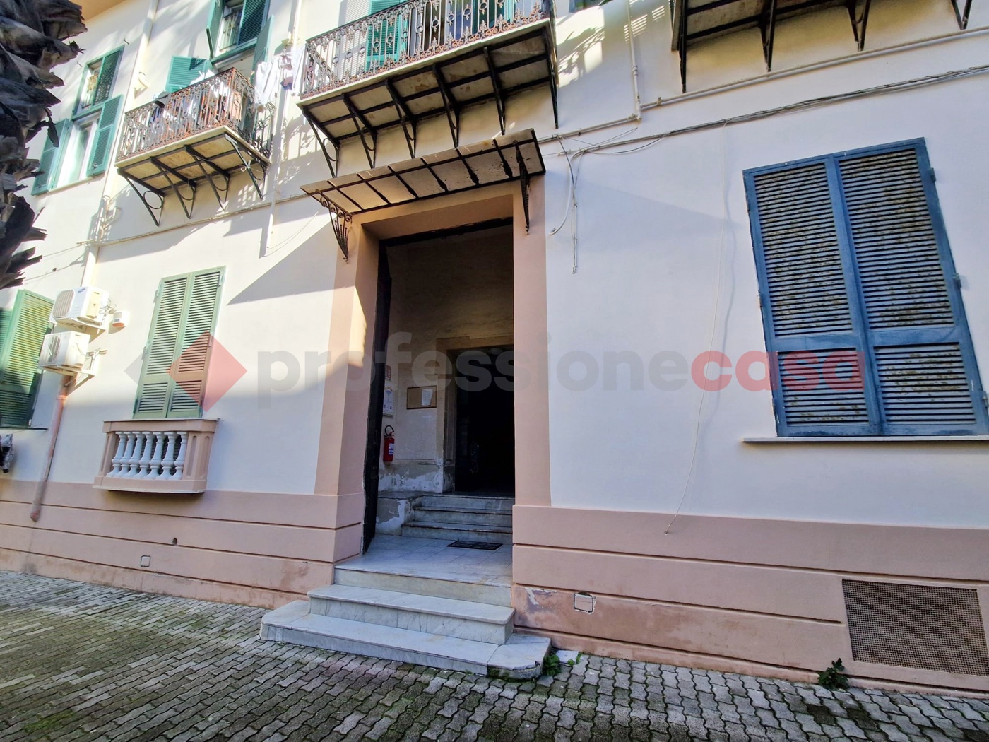 Quadrilocale con box a Portici