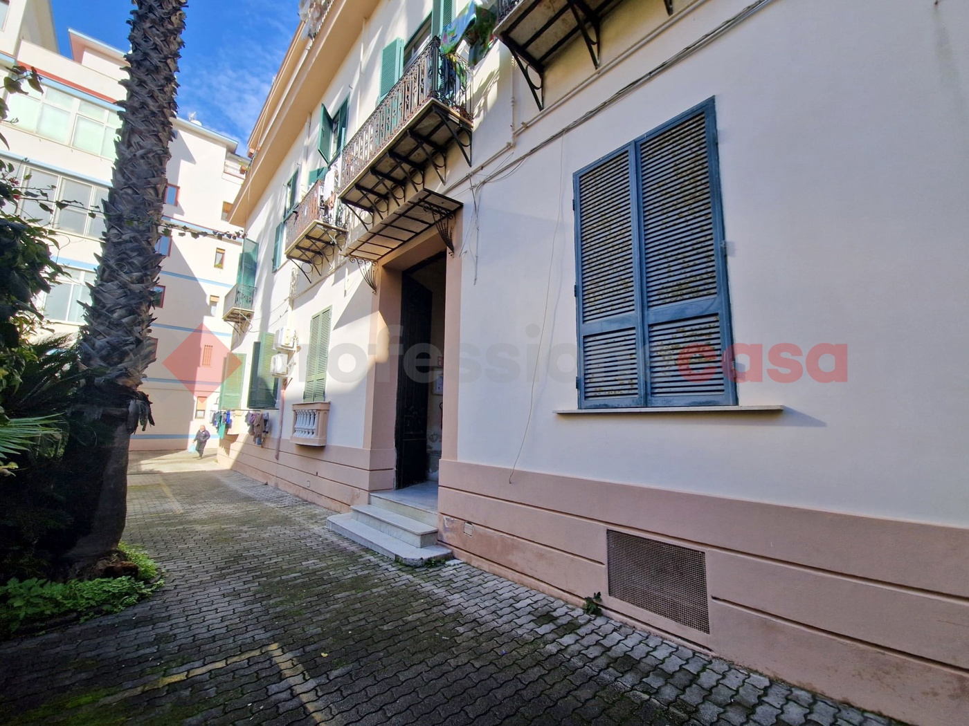 Quadrilocale con box a Portici