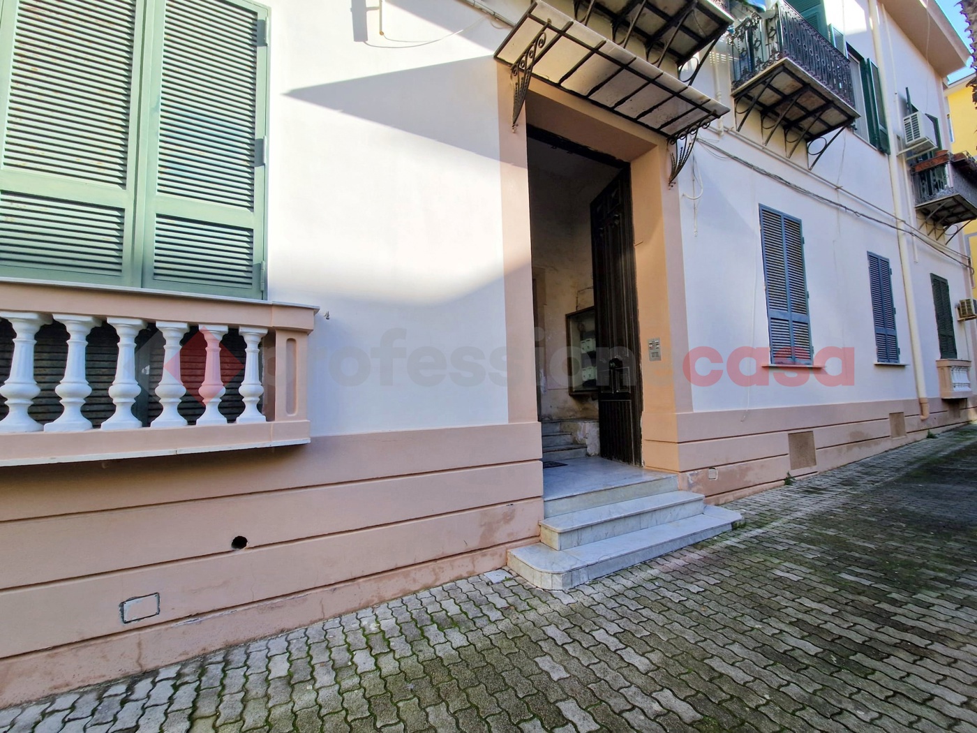 Quadrilocale con box a Portici